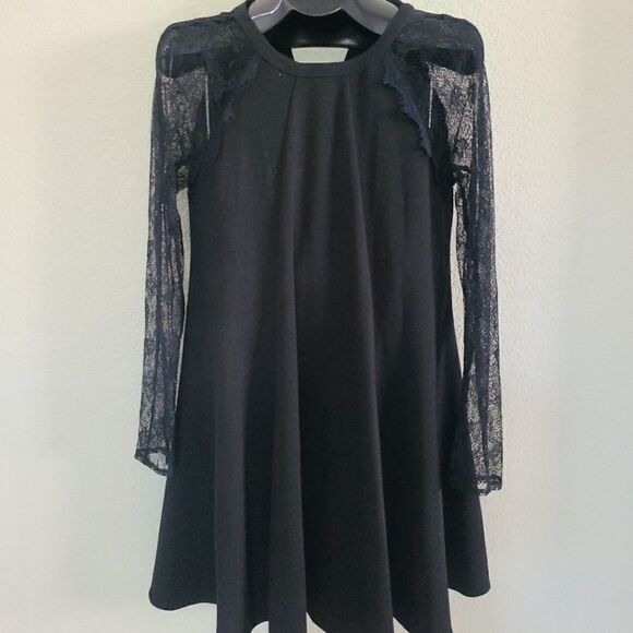 Topshop Dresses & Skirts - Topshop Black Swing Dress Lace size 6 S